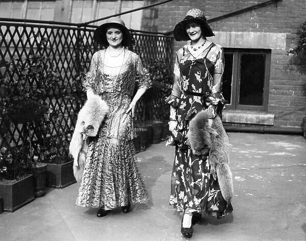 Two models in 1940s fashion
