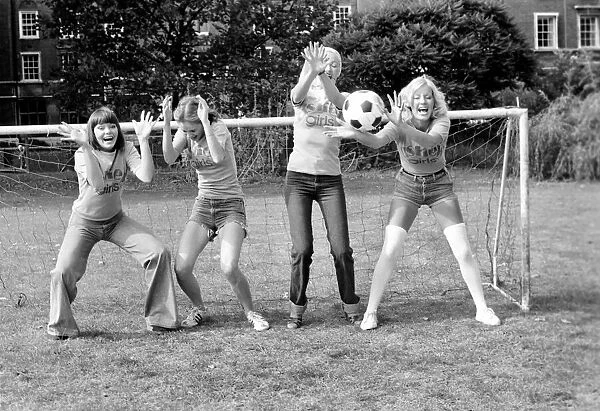 Models and Football Trophy: The four models training today, Boo, Karen, Mary Lou and Siv
