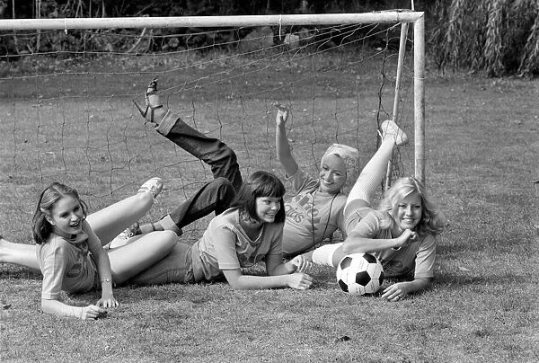 Models and Football Trophy: The four models training today, Boo, Karen, Mary Lou and Siv