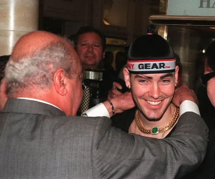 Framed Print : Mohamed Al Fayed and Boyzone opening Harrods sale 1998 Al Fayed puts