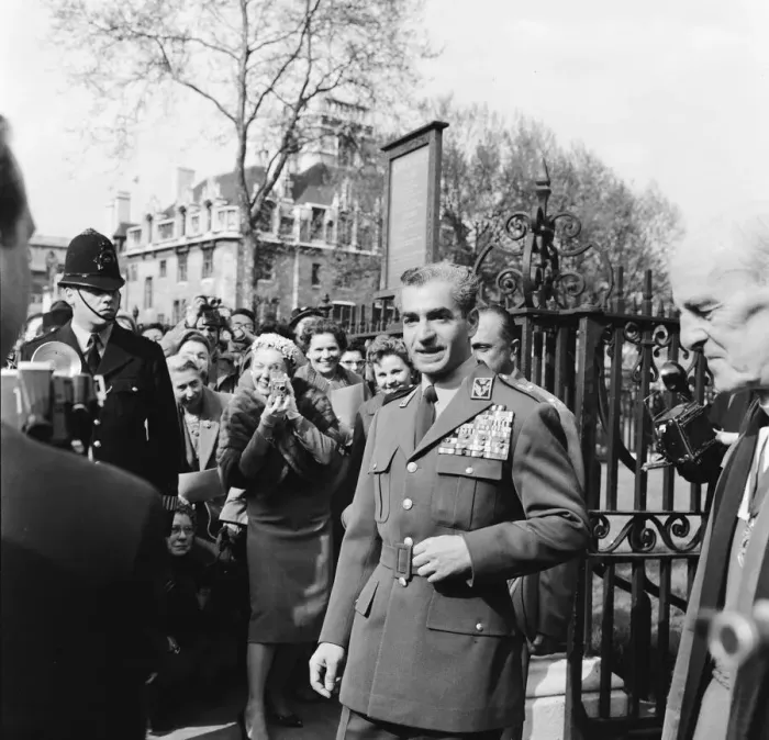 Framed Print : Mohammad-Reza Shah Pahlavi, the Shah of Iran, pays a visit to Westminster Abbey to lay a Framed Print : Mohammad-Reza Shah Pahlavi, the Shah of Iran, pays a visit to Westminster Abbey to lay a
