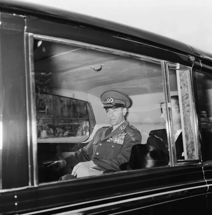 Framed Print : Mohammad-Reza Shah Pahlavi, the Shah of Iran, pays a visit to Westminster Abbey to lay a Framed Print : Mohammad-Reza Shah Pahlavi, the Shah of Iran, pays a visit to Westminster Abbey to lay a