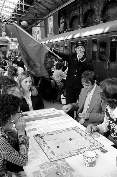 'Monopoly'being played at Fenchurch street station