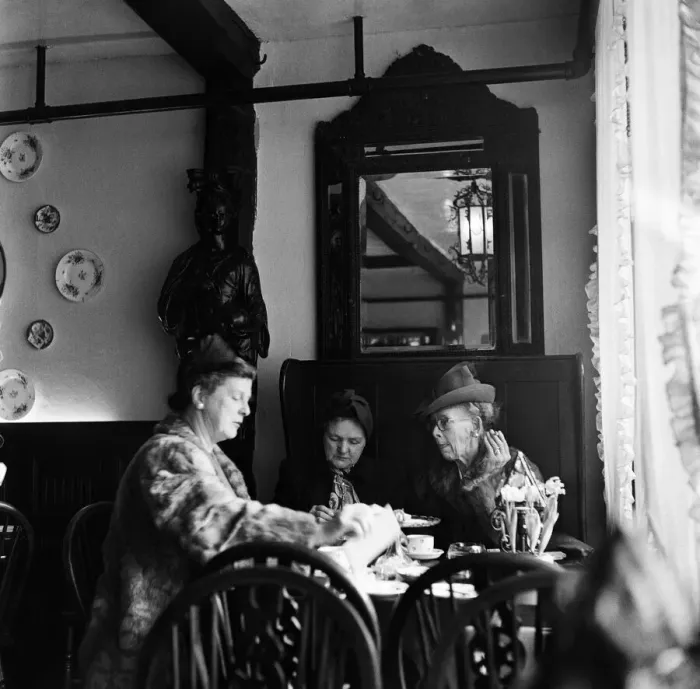 Framed Print : Morning Cafe society in Stratford upon Avon, Warwickshire Framed Print : Morning Cafe society in Stratford upon Avon, Warwickshire