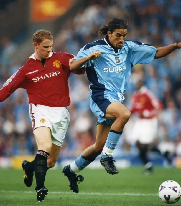 Framed Print : Moroccan-born Sky Blues player Moustapha Hadji and Manchester Uniteds Nicky Butt