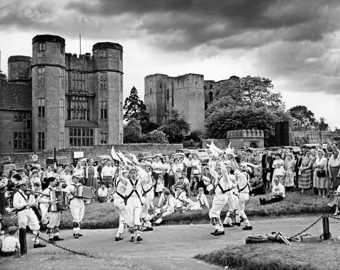 Framed Print : Morris dancers from Coventry giving a display on the green outside Kenilworth Castle Framed Print : Morris dancers from Coventry giving a display on the green outside Kenilworth Castle
