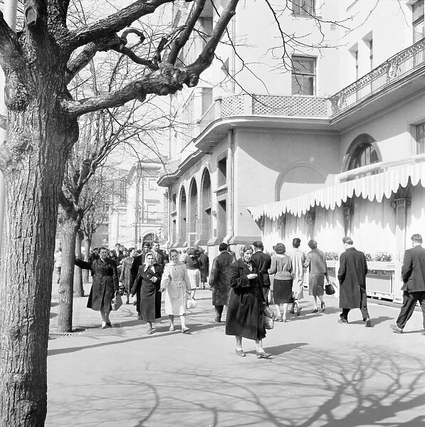 Moscovites out shopping. April 1960 M4000