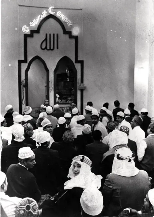 Framed Print : The Moslem community in Cardiff - The packed Mosque at the Islamic Centre, Butetown
