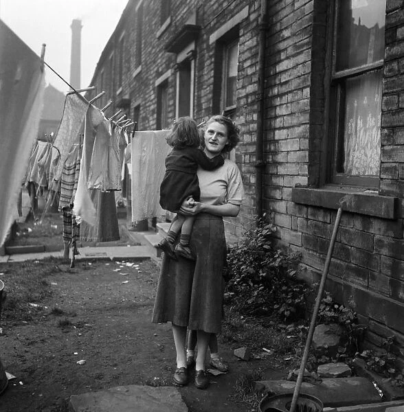 Mother and daughter put out the washing in a Bradford Slum. November 1953 D6539-002