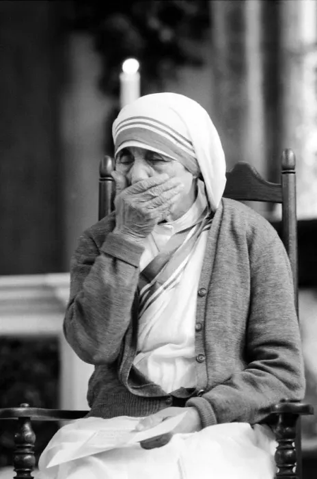 Framed Print : Mother Teresa July 1981 led the the congregation at St