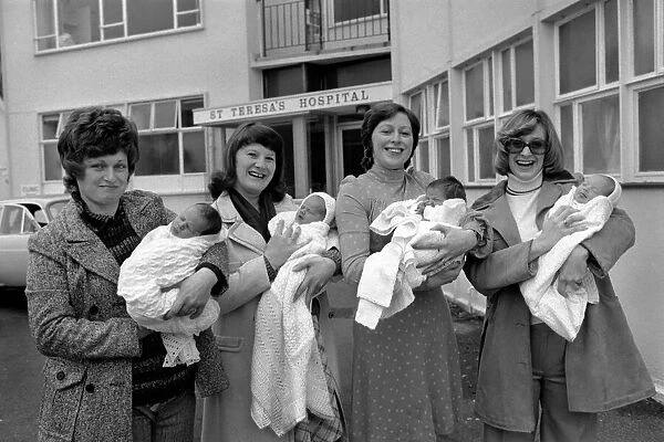 Mothers and Babies: St. Teresas Hospital, Wimbledon. February 1975 75-00632-001