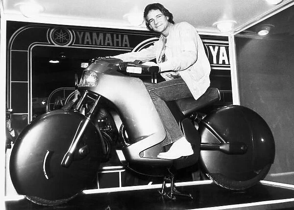 Motor Cycles Famous People Barry Sheene unveils the safety