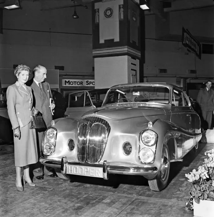 Framed Print : Motor Show: Sir Bernard and Lady Docker photographed beside their new Framed Print : Motor Show: Sir Bernard and Lady Docker photographed beside their new