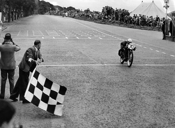 Motorcycling Isle of Man. Motorbike racing. June1952 P005976