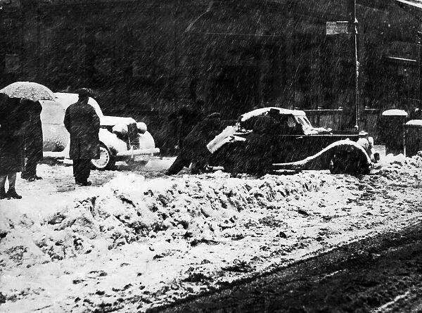 Motorists in the centre of Cardiff struggle during the height of the blizzard in