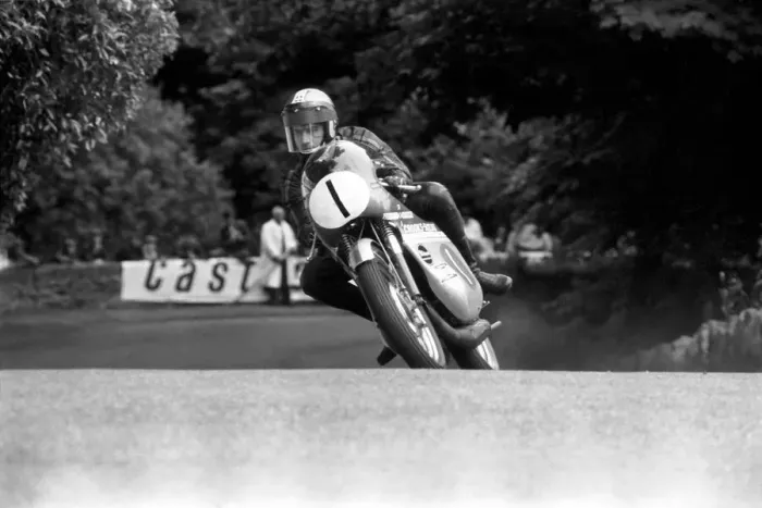 Framed Print : Motorsport: Action: I. O. M. TT Racing: 250cc Lightweight event in progress