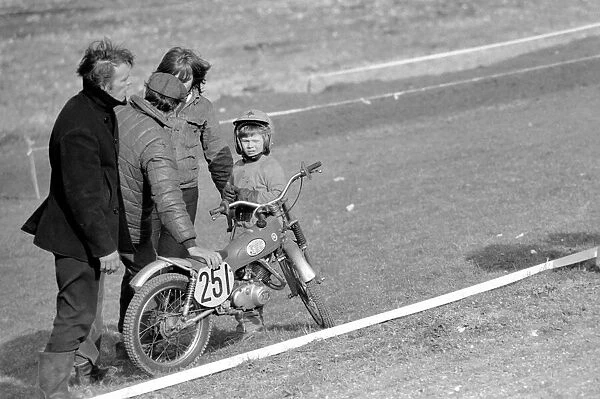 Motorsport  /  Children  /  Motorbike: Schoolboys Scramble. March 1975 75-01212-002