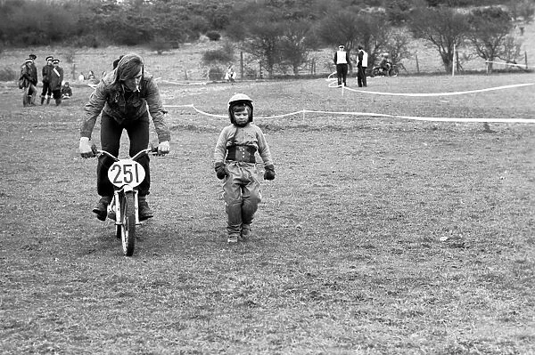 Motorsport  /  Children  /  Motorbike: Schoolboys Scramble. March 1975 75-01212-021