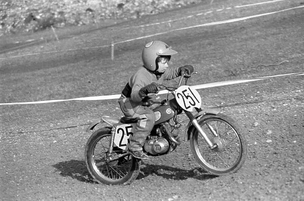 Motorsport  /  Children  /  Motorbike: Schoolboys Scramble. March 1975 75-01212-001