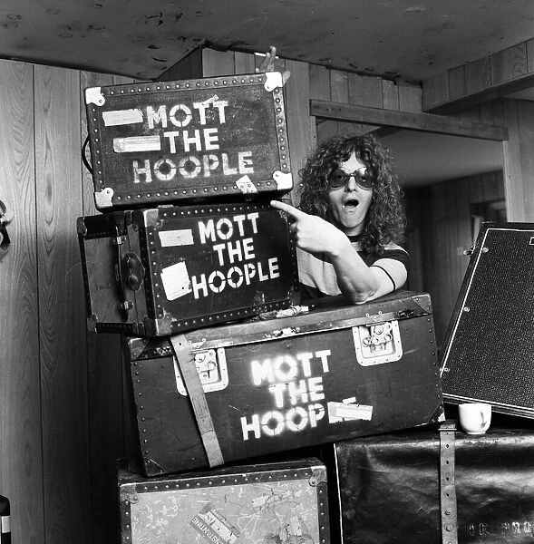 Mott the Hoople singer Ian Hunter. 30th August 1973