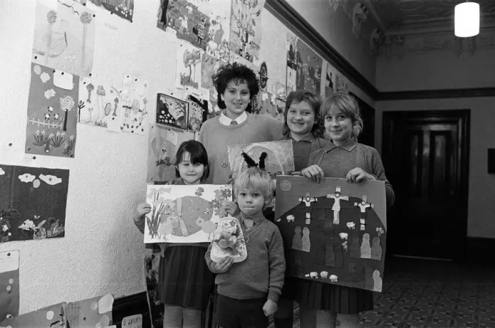 Framed Print : Mount School pupils show off their winning entries in the school Framed Print : Mount School pupils show off their winning entries in the school