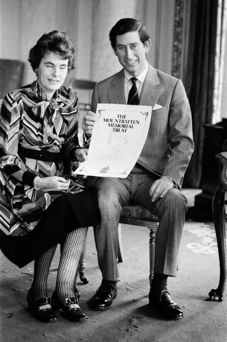 Framed Print : The Mountbatten Memorial Trust announces certificate launch - pictured are Patricia Framed Print : The Mountbatten Memorial Trust announces certificate launch - pictured are Patricia