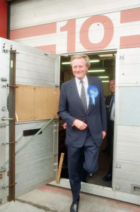 Framed Print : MP Michael Heseltine visiting Bootle, Merseyside. 13th May 1990 Framed Print : MP Michael Heseltine visiting Bootle, Merseyside. 13th May 1990