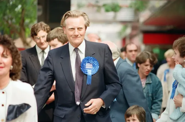 Framed Print : MP Michael Heseltine visiting Bootle, Merseyside. 13th May 1990 Framed Print : MP Michael Heseltine visiting Bootle, Merseyside. 13th May 1990