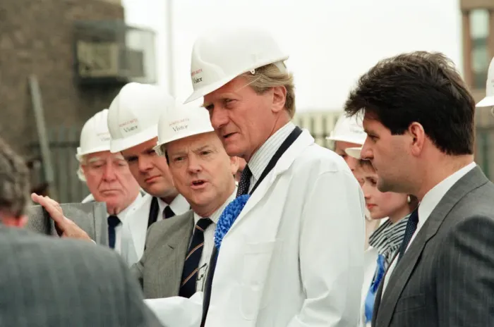 Framed Print : MP Michael Heseltine visiting Bootle, Merseyside. 13th May 1990 Framed Print : MP Michael Heseltine visiting Bootle, Merseyside. 13th May 1990