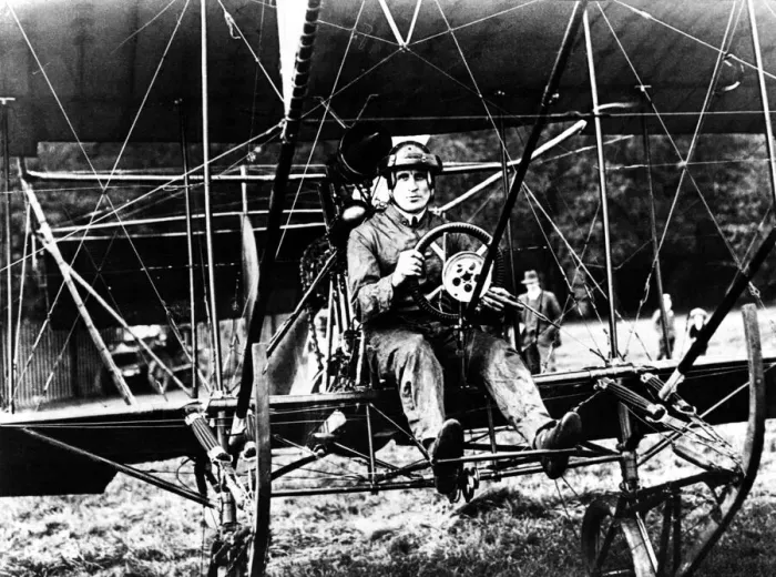 Framed Print : Mr Arthur George, of Newcastle, in one of the early flights in his homemade biplane
