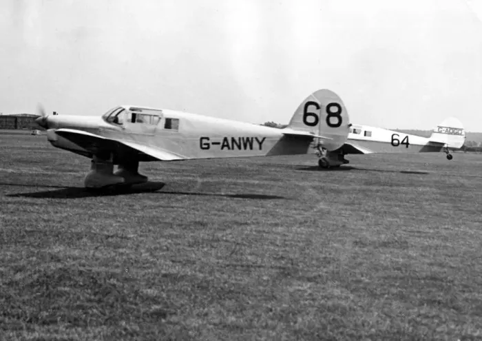 Framed Print : Mr. A Barker arrives at Baginton Aerodrome, Coventry, today in his Percival Proctor 3 to