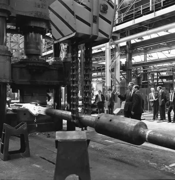 Framed Print : Mr David Ennals MP Under Secretary for the Army, seen here in the forge shop of Framed Print : Mr David Ennals MP Under Secretary for the Army, seen here in the forge shop of