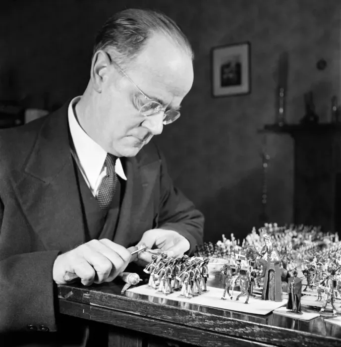 Framed Print : Mr. Martin Smith has a Collection of 3, 000 miniature soldiers, on his table