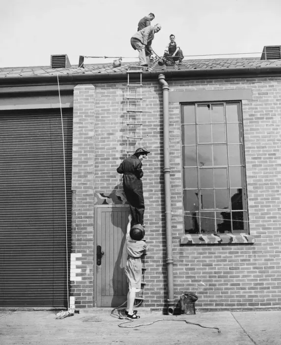 Framed Print : Mr R Tussell of Great Yarmouth unveiling apparatus for stopping fine bombs Framed Print : Mr R Tussell of Great Yarmouth unveiling apparatus for stopping fine bombs