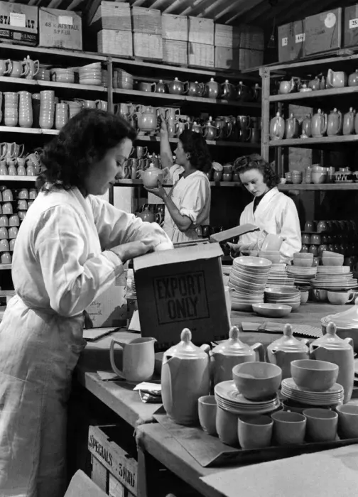 Framed Print : Mr. Sinclair-Sweeneys Pottery Factory. Girls packing the crockery for export Framed Print : Mr. Sinclair-Sweeneys Pottery Factory. Girls packing the crockery for export