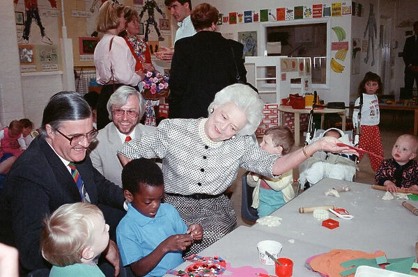 Mrs Barbara Bush, wife of the President of the USA, visits the Strand Adult Education