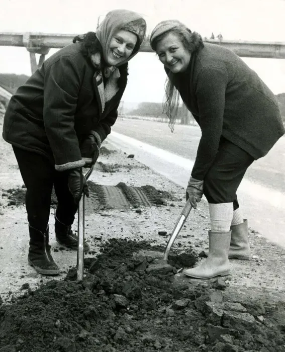 Framed Print : Mrs Dolly Golvy and Mrs Hilda Black at work on the M4 December 1971 Framed Print : Mrs Dolly Golvy and Mrs Hilda Black at work on the M4 December 1971