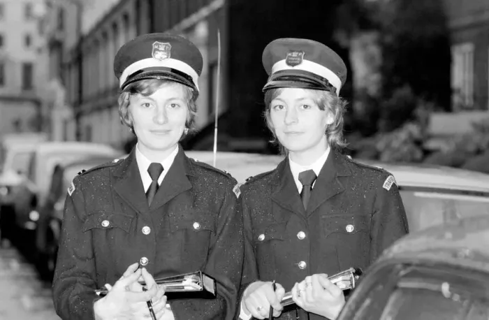 Framed Print : Mrs. Edwina Roberts and sister Mrs. Louise Lancefield both traffic wardens in Chelsea Framed Print : Mrs. Edwina Roberts and sister Mrs. Louise Lancefield both traffic wardens in Chelsea
