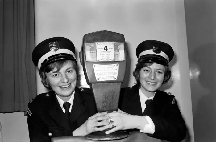 Framed Print : Mrs. Edwina Roberts and sister Mrs. Louise Lancefield both traffic wardens in Chelsea