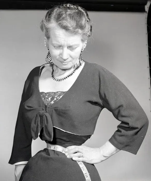 Framed Print : Mrs Grainger and her amazing 13 waist Circa 1960 Framed Print : Mrs Grainger and her amazing 13 waist Circa 1960