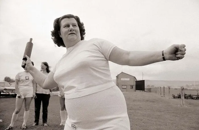 Framed Print : Mrs Guy of Stroud Gloucestershire seen here in training to recapture the title of