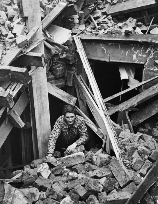 Framed Print : Mrs. J. Owen, mother of seven (4 evacuated) has lost two homes from bombs Framed Print : Mrs. J. Owen, mother of seven (4 evacuated) has lost two homes from bombs