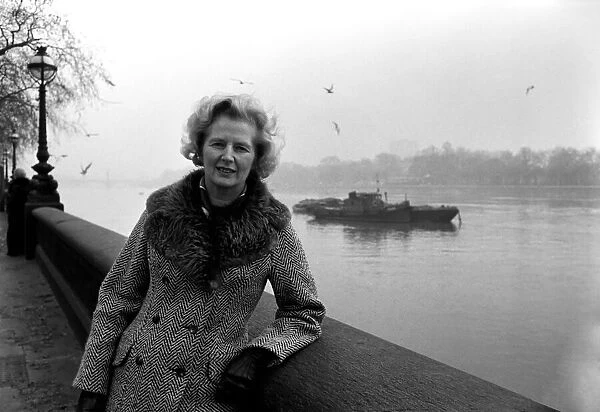 Mrs. Margaret Thatcher next to the Thames. February 1975 75-00775-004