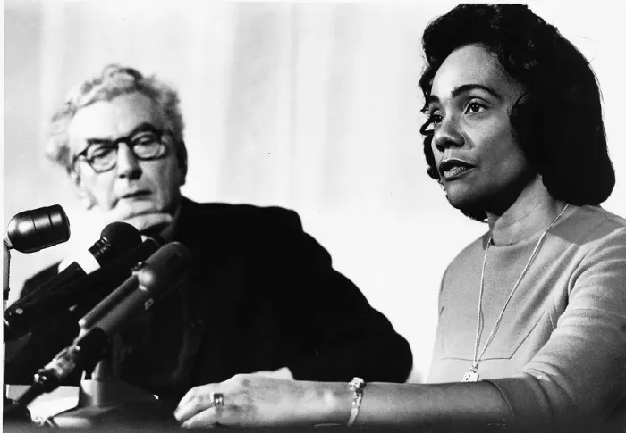 Framed Print : Mrs Martin Luther King with Canon Collins of St Pauls pictured at the Press Conference in