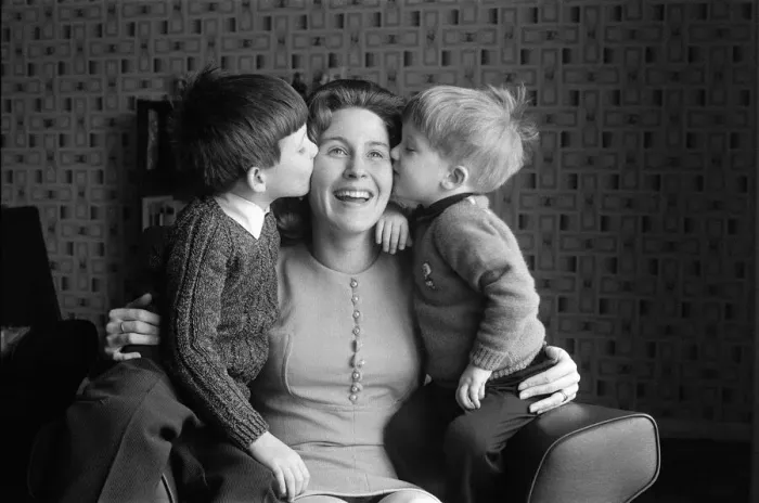 Framed Print : Mrs Maureen Davies and her two children, Peter, 2, and Michael, 5. 11th February 1972 Framed Print : Mrs Maureen Davies and her two children, Peter, 2, and Michael, 5. 11th February 1972