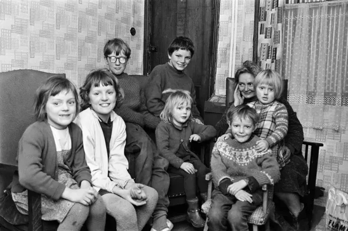 Framed Print : Mrs Parton and family in Small Heath. 25th November 1969 Framed Print : Mrs Parton and family in Small Heath. 25th November 1969
