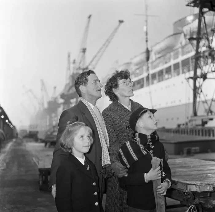 Framed Print : Mrs Sterry and her two children visit Mr Sterry, who works as an assistant crew cook