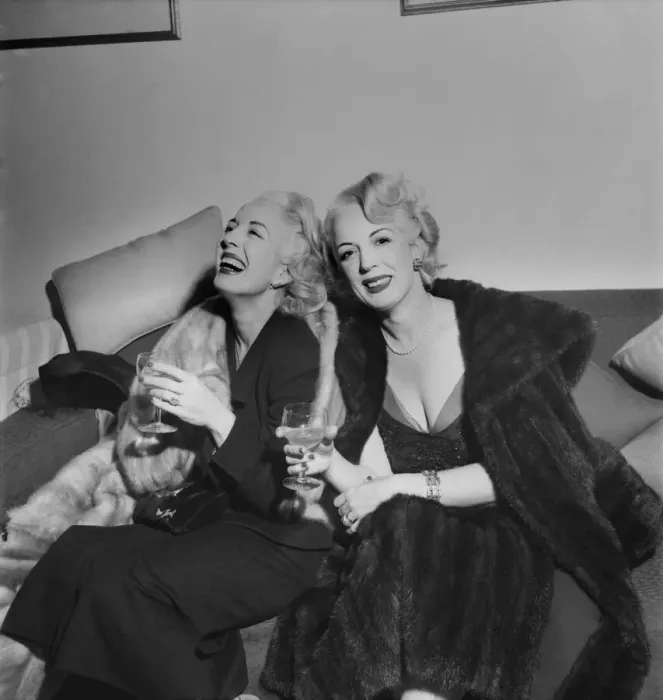 Framed Print : Mrs. Tommy Manville (9th) & her Twin sister - Seen here celebrating Framed Print : Mrs. Tommy Manville (9th) & her Twin sister - Seen here celebrating
