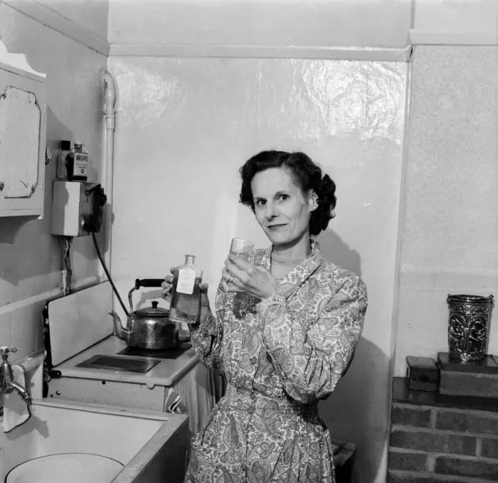 Framed Print : Mrs. Winifred Brown of 27, Bayhall Road, Tunbridge Wells, Kent, a viewpoint letter writer