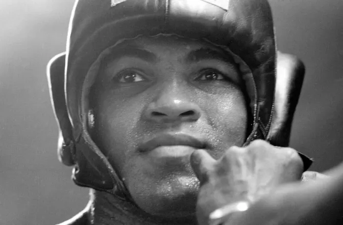 Framed Print : Muhammad Ali (Cassius Clay) training at his Pennsylvanian mountain retreat for his fight Framed Print : Muhammad Ali (Cassius Clay) training at his Pennsylvanian mountain retreat for his fight